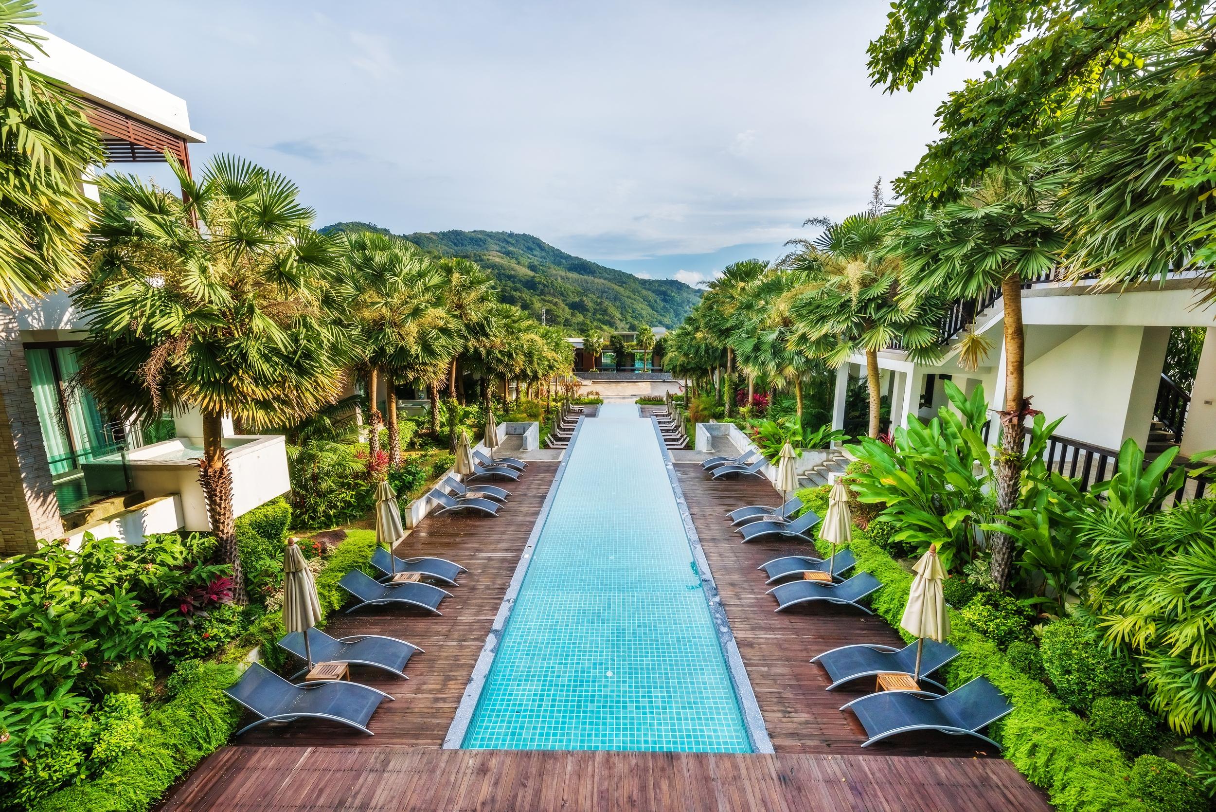 Wyndham Sea Pearl Resort, Phuket Patong Exterior foto The swimming pool at the resort