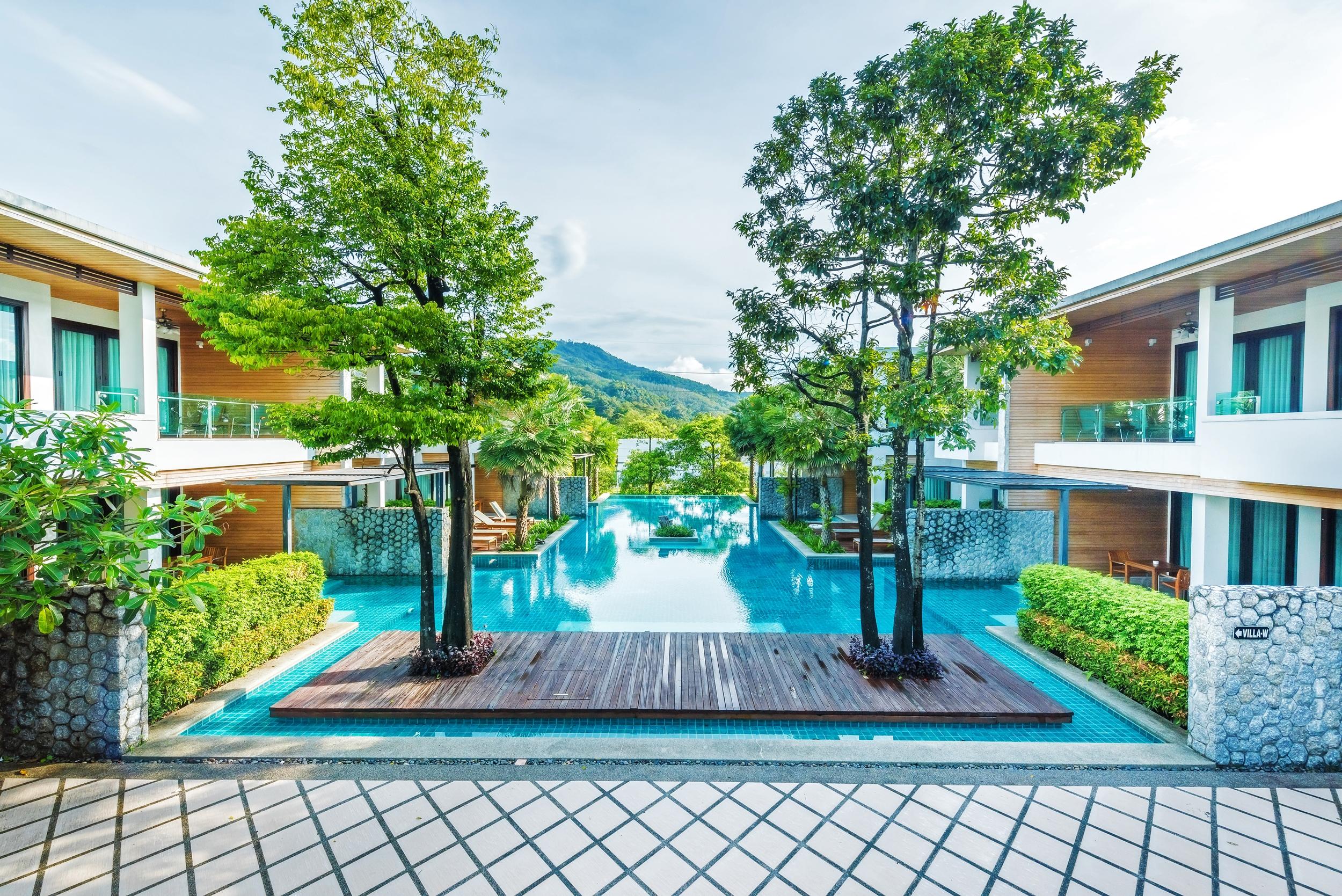 Wyndham Sea Pearl Resort, Phuket Patong Exterior foto The swimming pool at the resort