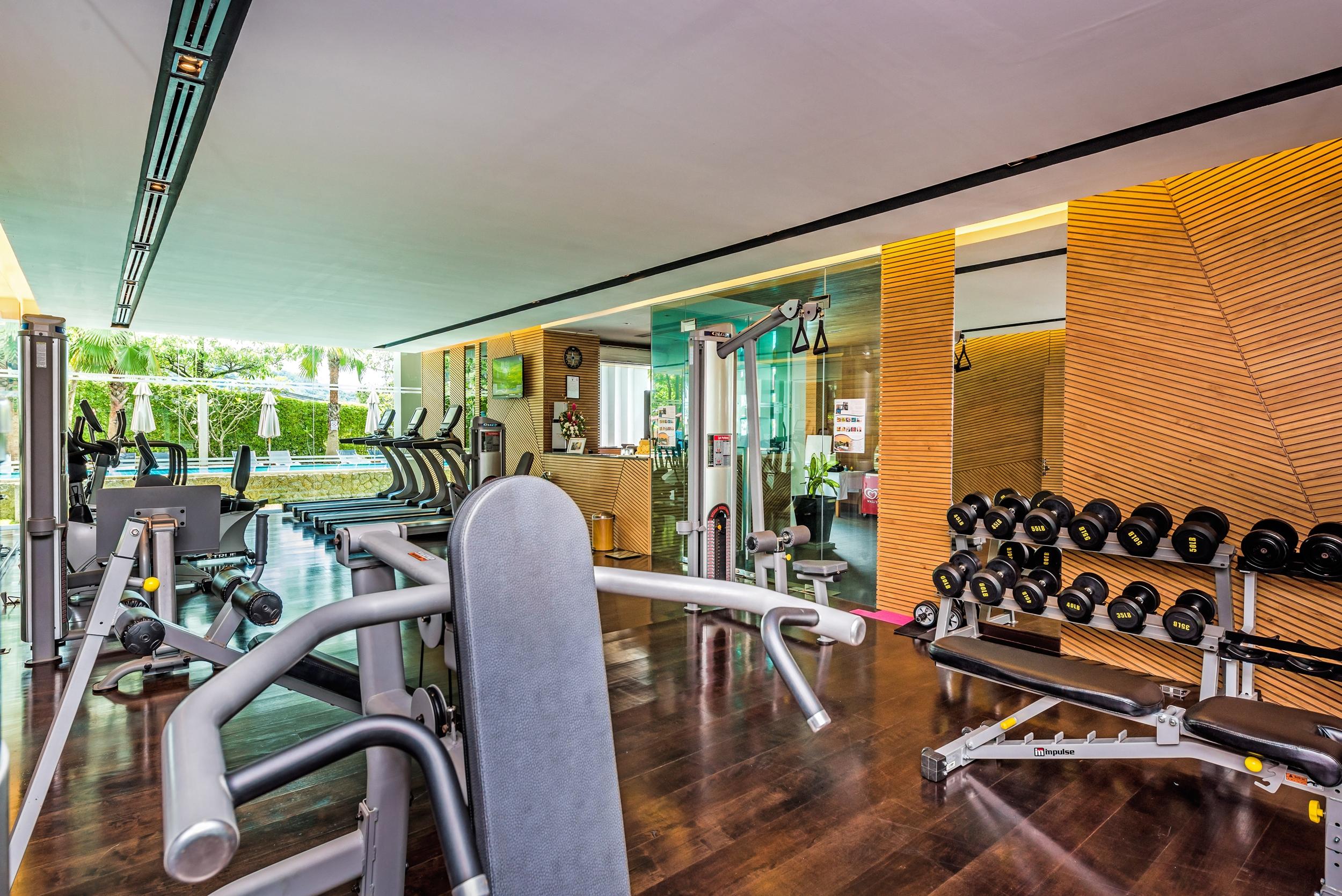 Wyndham Sea Pearl Resort, Phuket Patong Exterior foto The gym at the hotel