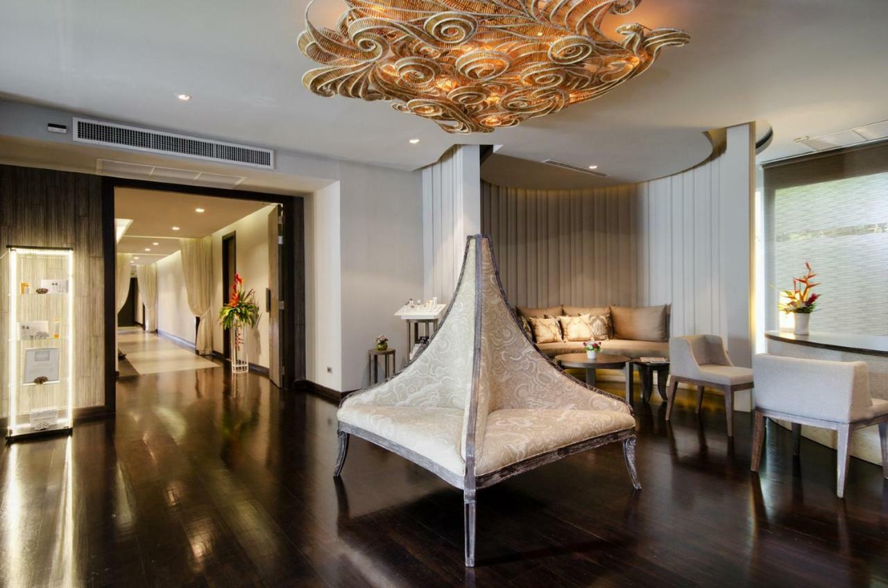 Wyndham Sea Pearl Resort, Phuket Patong Exterior foto The lobby of the hotel